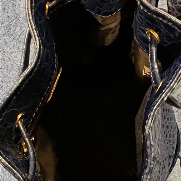 Gianni Versace Elegant Blue Croc-Embossed Bucket Bag - Picture 7 of 8